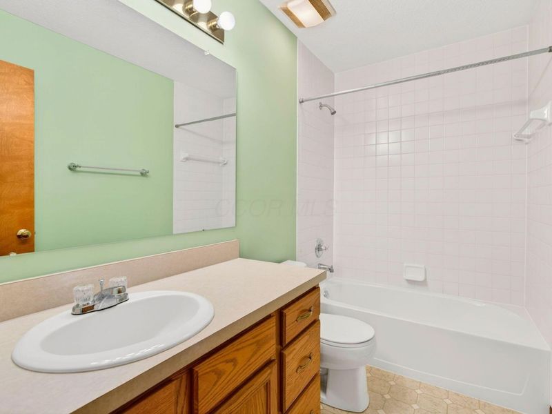 7042 Greensview Village Drive, Canal Winchester, OH 43110 Photo 38