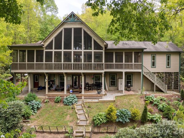 149 Hiwassee Road , Lake Toxaway, NC 28747