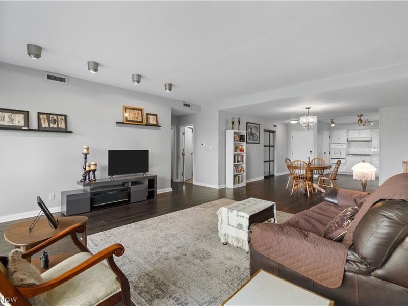 275 N Portage Path, Unit 6C, Akron, OH 44303 Photo 6