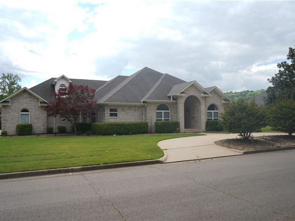 2303 W 7th Street, Russellville, AR 72801