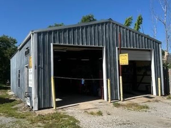 105 E Comanche Street, Southwest City, MO 64863