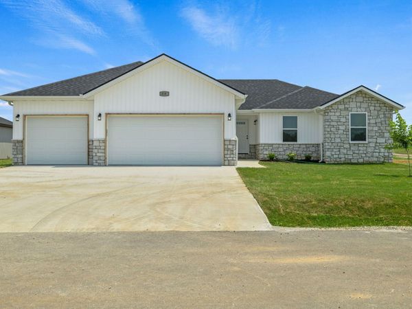 416 Beaver Tail Road, Ash Grove, MO 65604