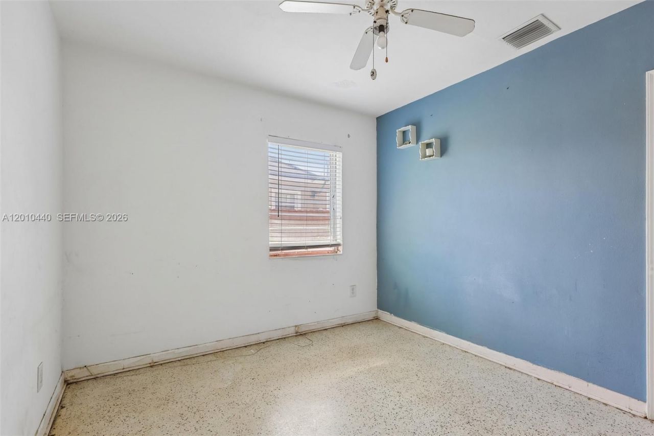 921 NE 159th St, North Miami Beach, FL 33162 Photo