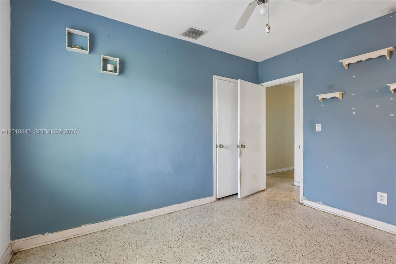 921 NE 159th St, North Miami Beach, FL 33162 Photo