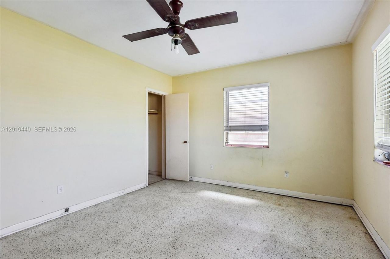 921 NE 159th St, North Miami Beach, FL 33162 Photo