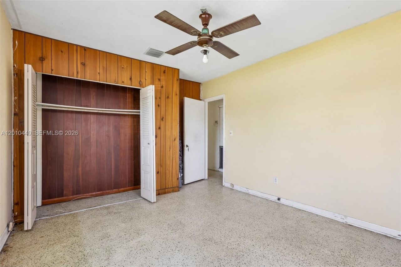 921 NE 159th St, North Miami Beach, FL 33162 Photo