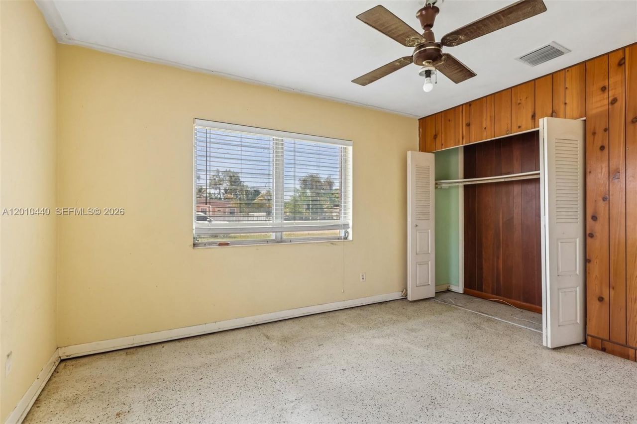 921 NE 159th St, North Miami Beach, FL 33162 Photo