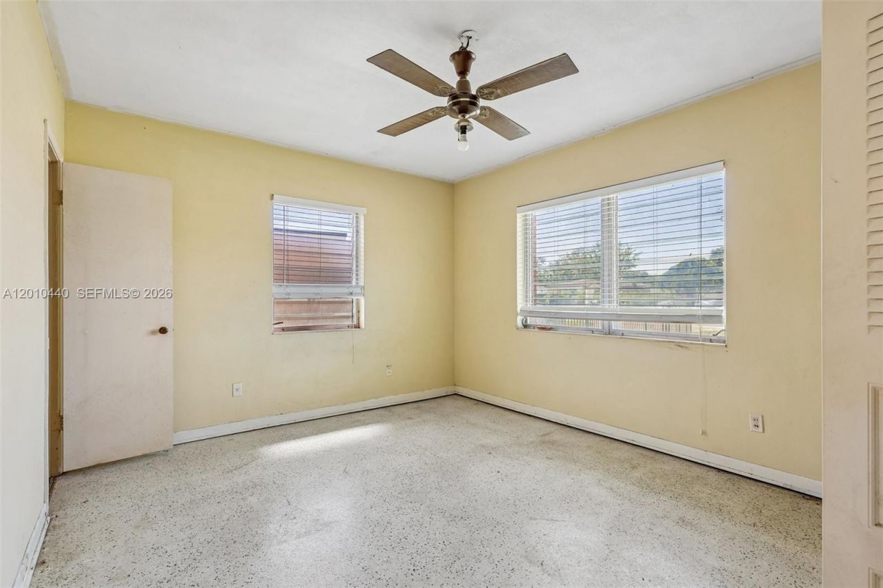 921 NE 159th St, North Miami Beach, FL 33162 Photo