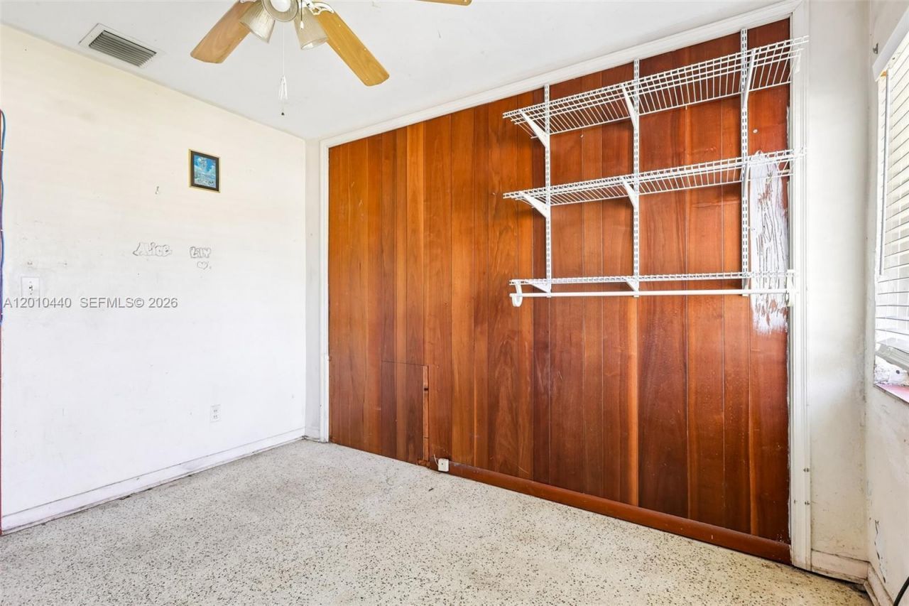 921 NE 159th St, North Miami Beach, FL 33162 Photo