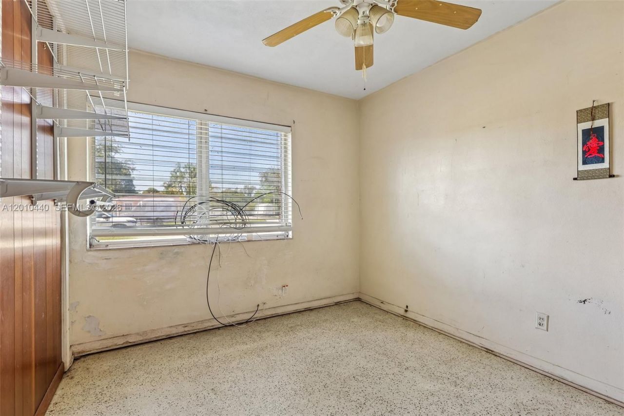921 NE 159th St, North Miami Beach, FL 33162 Photo