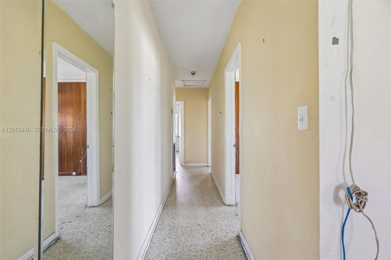 921 NE 159th St, North Miami Beach, FL 33162 Photo