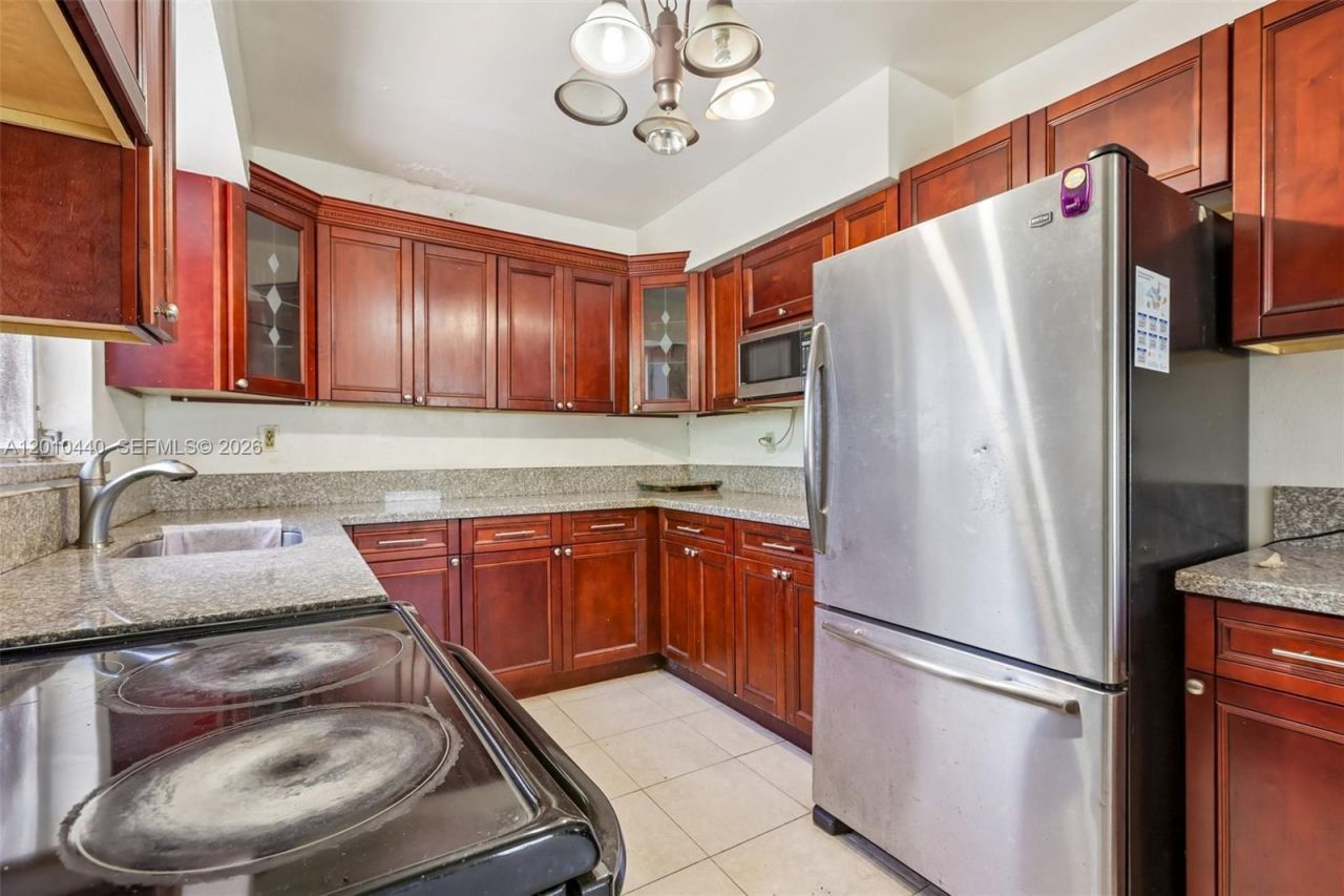 921 NE 159th St, North Miami Beach, FL 33162 Photo