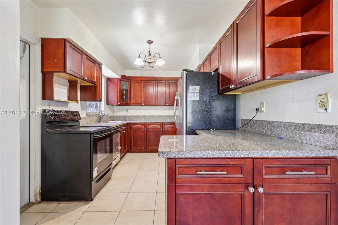921 NE 159th St, North Miami Beach, FL 33162 Photo