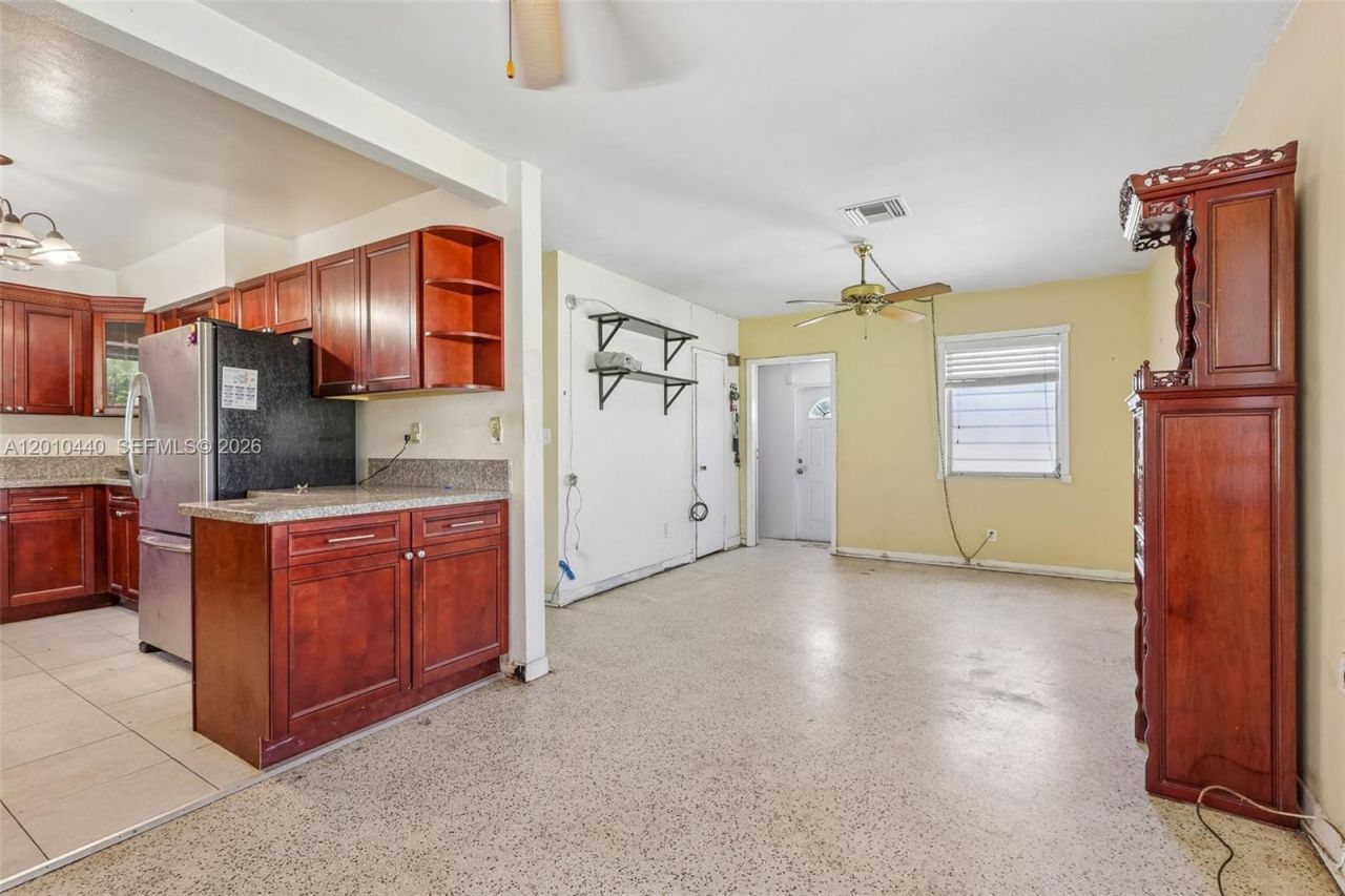 921 NE 159th St, North Miami Beach, FL 33162 Photo