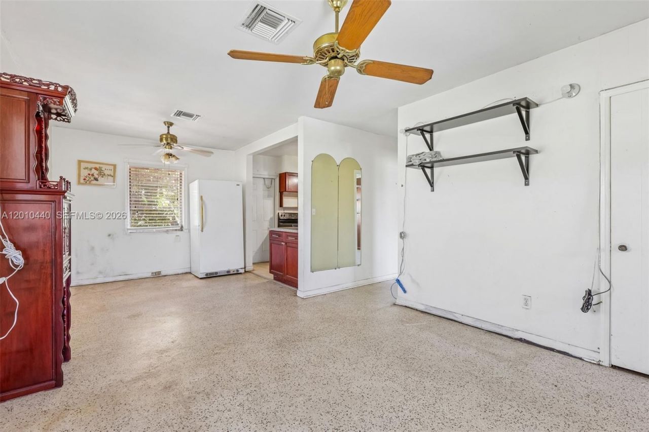 921 NE 159th St, North Miami Beach, FL 33162 Photo