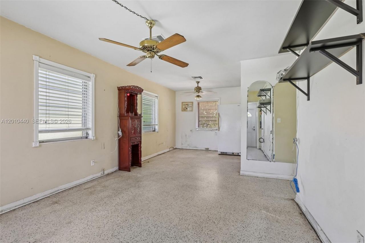 921 NE 159th St, North Miami Beach, FL 33162 Photo