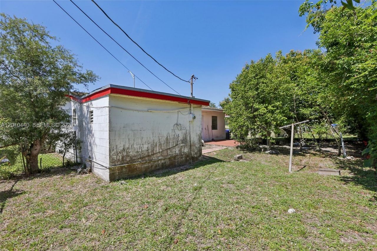 921 NE 159th St, North Miami Beach, FL 33162 Photo