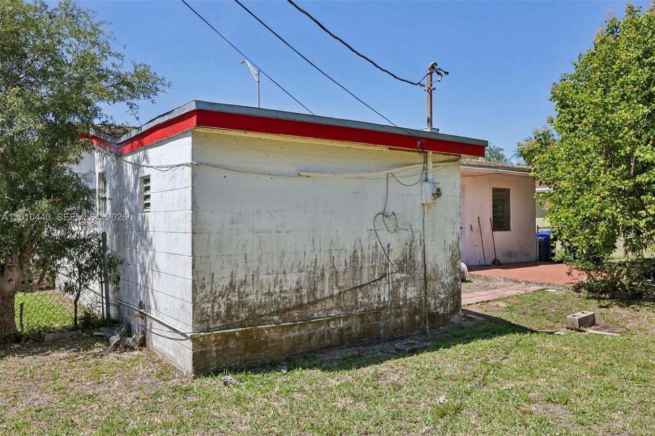 921 NE 159th St, North Miami Beach, FL 33162 Photo