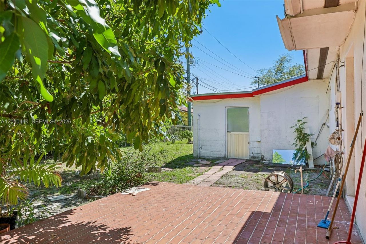 921 NE 159th St, North Miami Beach, FL 33162 Photo