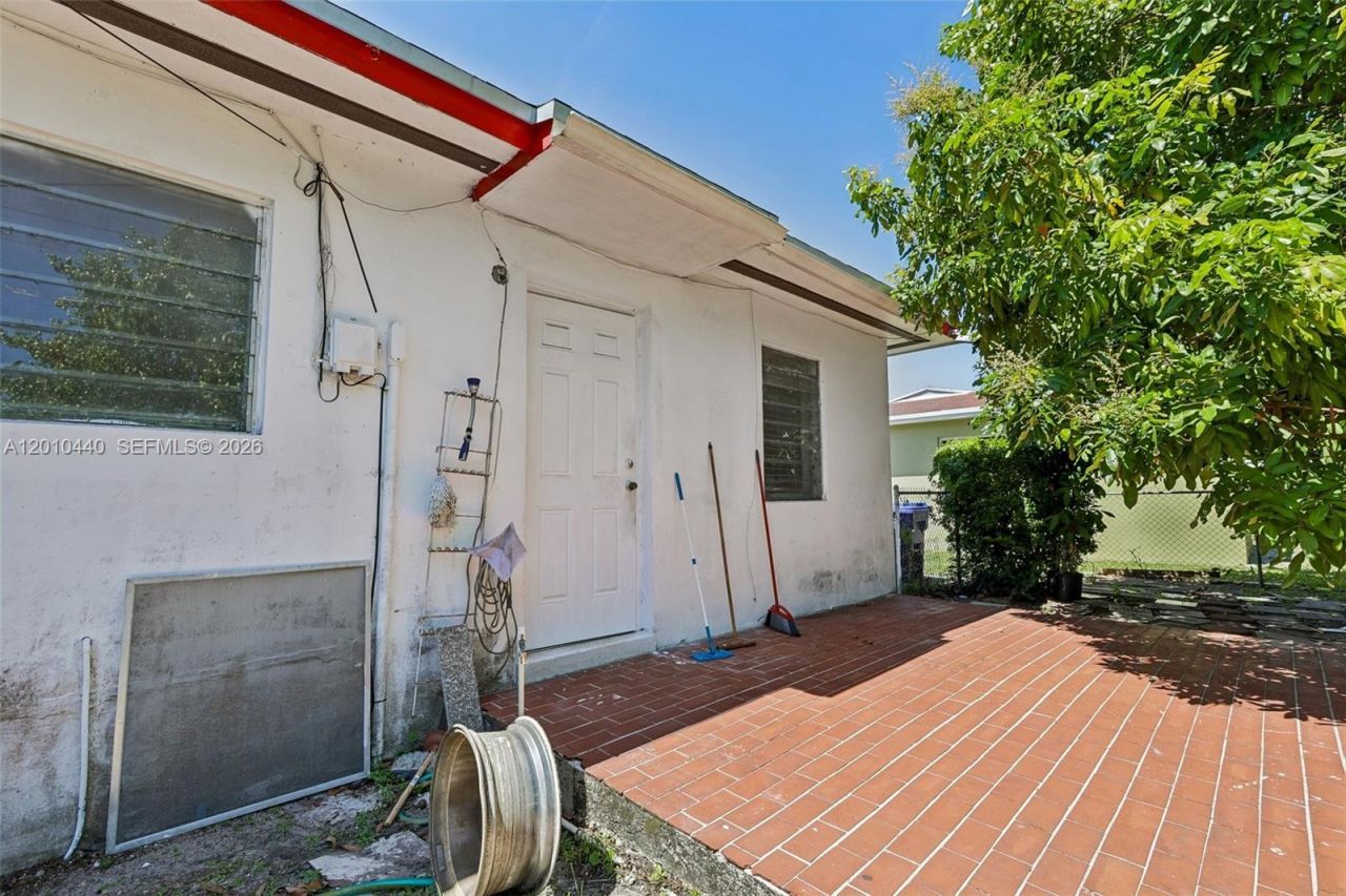 921 NE 159th St, North Miami Beach, FL 33162 Photo