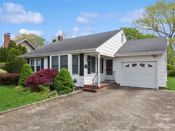 276 Fishel Avenue , Riverhead, NY 11901