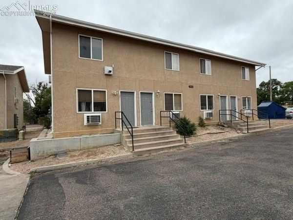 1701 Oakshire Lane, Pueblo, CO 81001