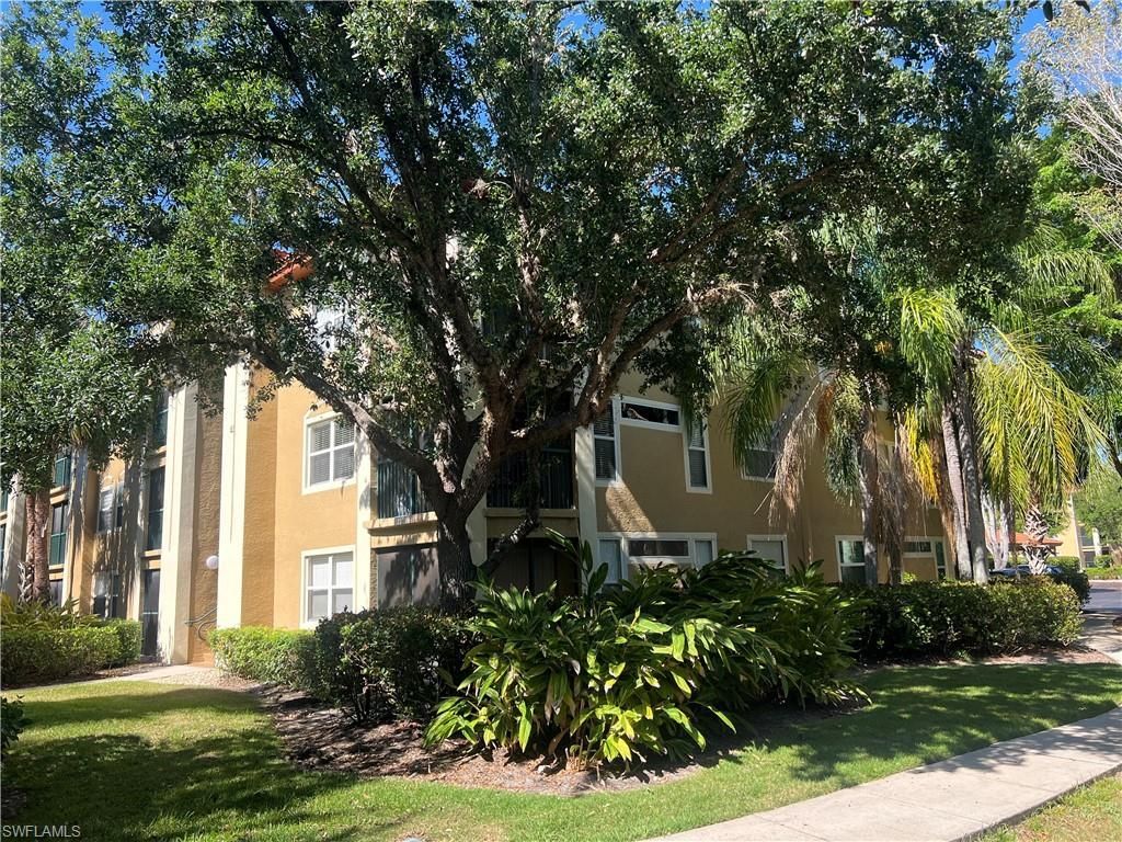 8960 Colonnades Ct E, Unit 932, Bonita Springs, FL 34135 Photo