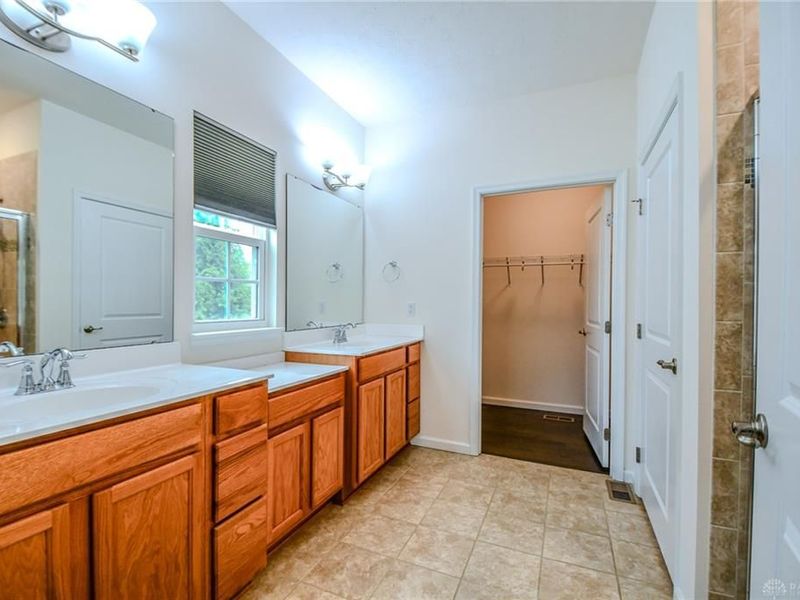 1136 Red Maple Drive, Troy, OH 45373 Photo 17