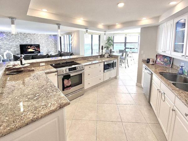 5420 N Ocean Drive, Unit 906, Singer Island, FL 33404