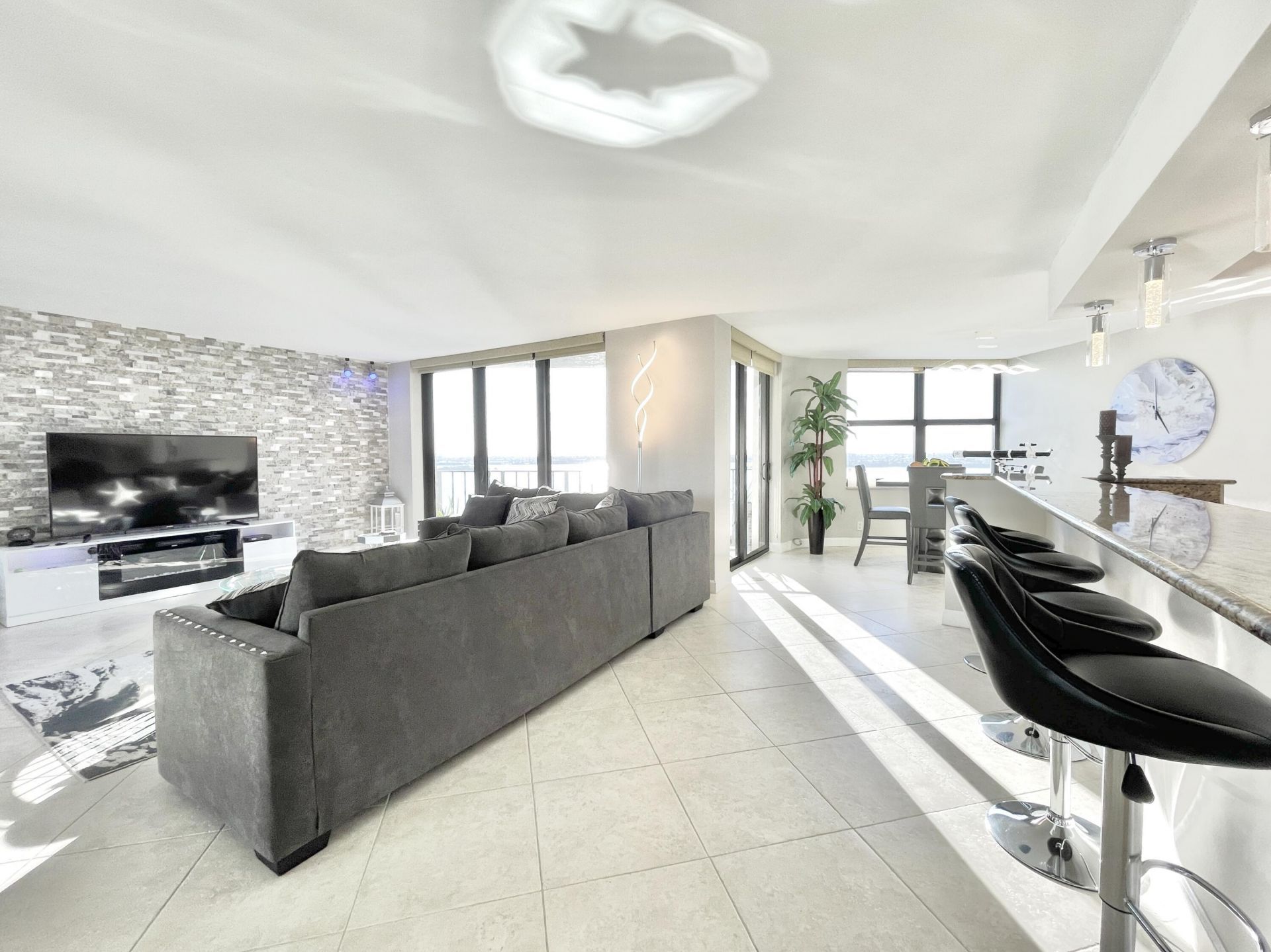 5420 N Ocean Drive, Unit 906, Singer Island, FL 33404 Photo