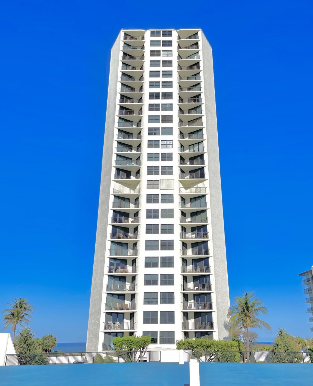 5420 N Ocean Drive, Unit 906, Singer Island, FL 33404 Photo
