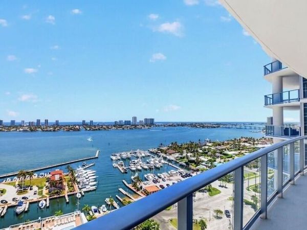 220 Lake Shore Drive, Unit 1808, Lake Park, FL 33403
