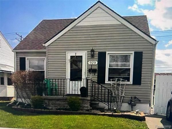 929 White Avenue, Lincoln Park, MI 48146