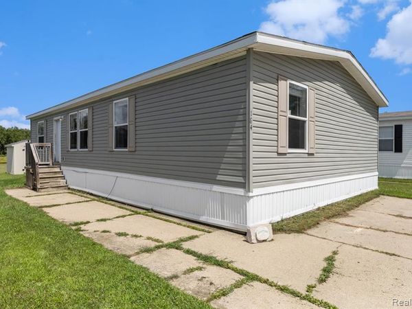 184 Pheasant Ct, Grand Blanc, MI 48439