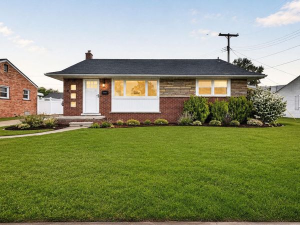 6627 Elizabeth Street, Garden City, MI 48135
