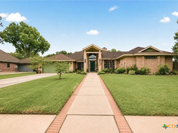 601 Masters Drive, Victoria, TX 77904