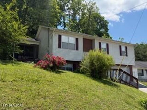 8946 Heathercrest Drive, Powell, TN 37849