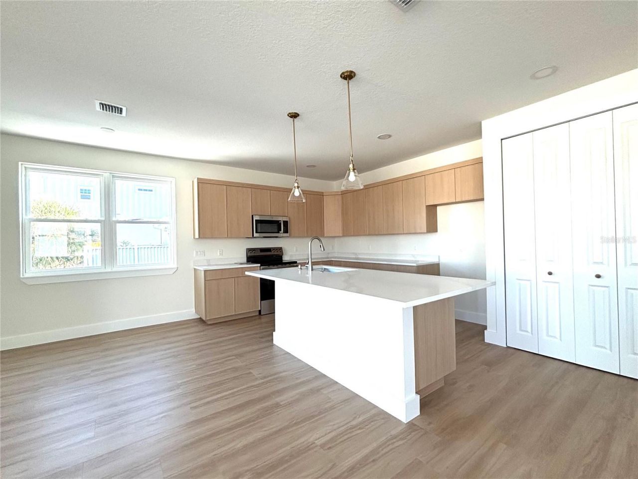 711 Gulf Boulevard, Indian Rocks Beach, FL 33785 Photo