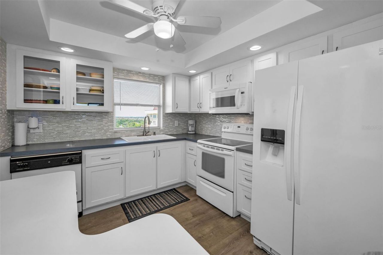 4525 Cove Circle , Unit 1207, Saint Petersburg, FL 33708 Photo