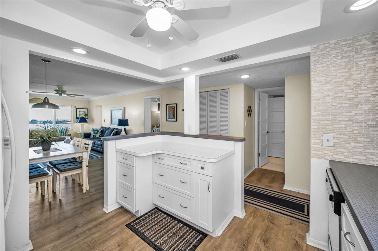 4525 Cove Circle , Unit 1207, Saint Petersburg, FL 33708 Photo