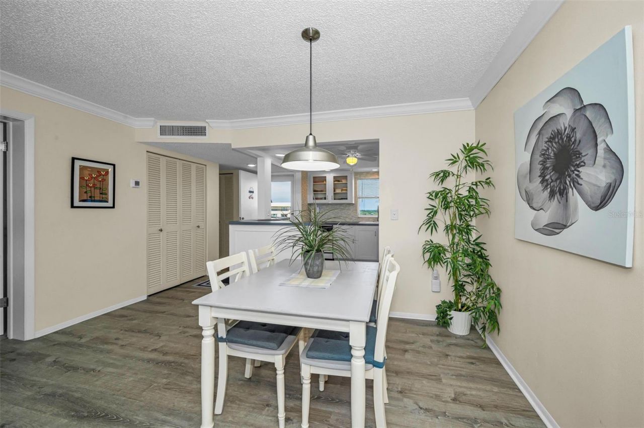 4525 Cove Circle , Unit 1207, Saint Petersburg, FL 33708 Photo