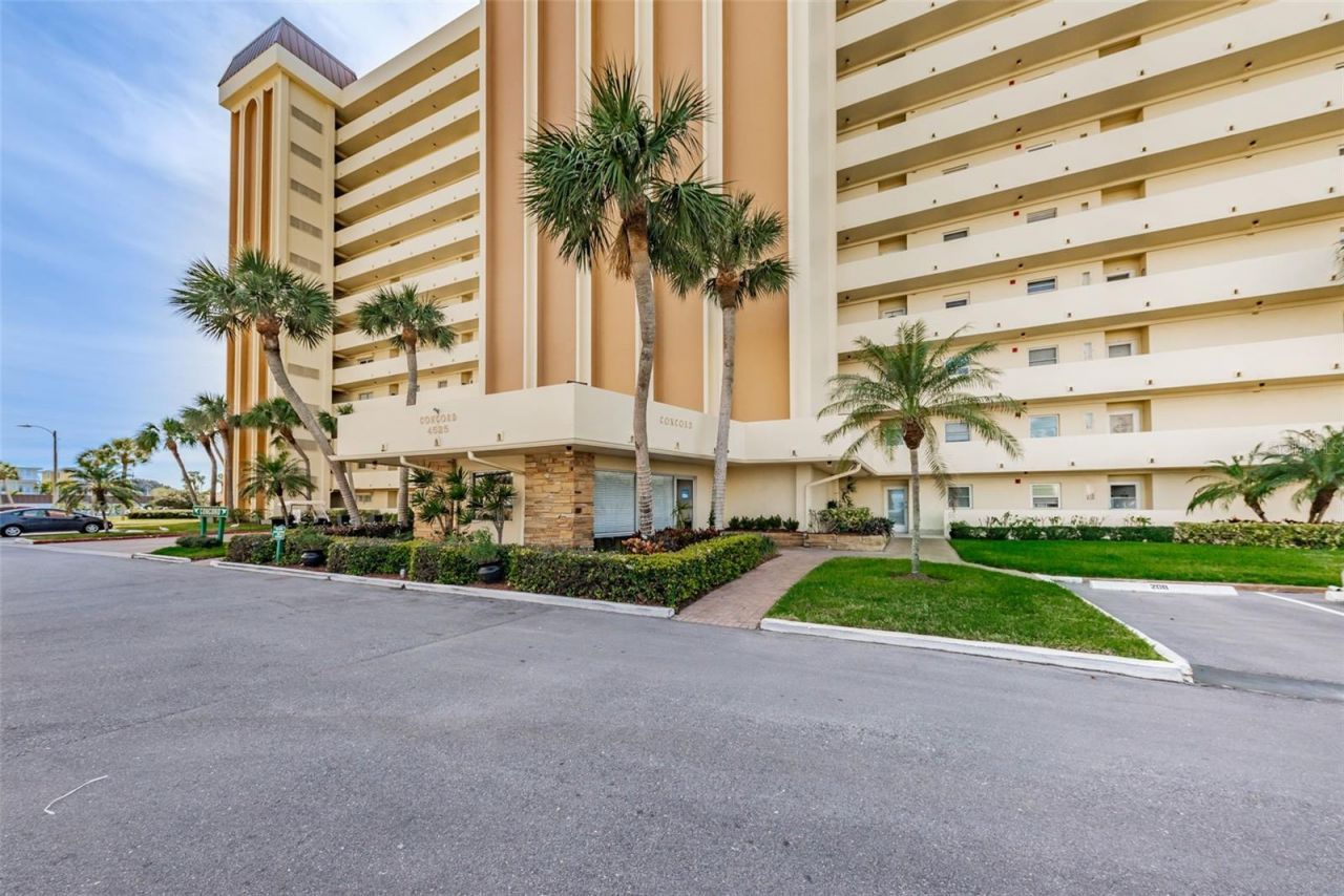 4525 Cove Circle , Unit 1207, Saint Petersburg, FL 33708 Photo