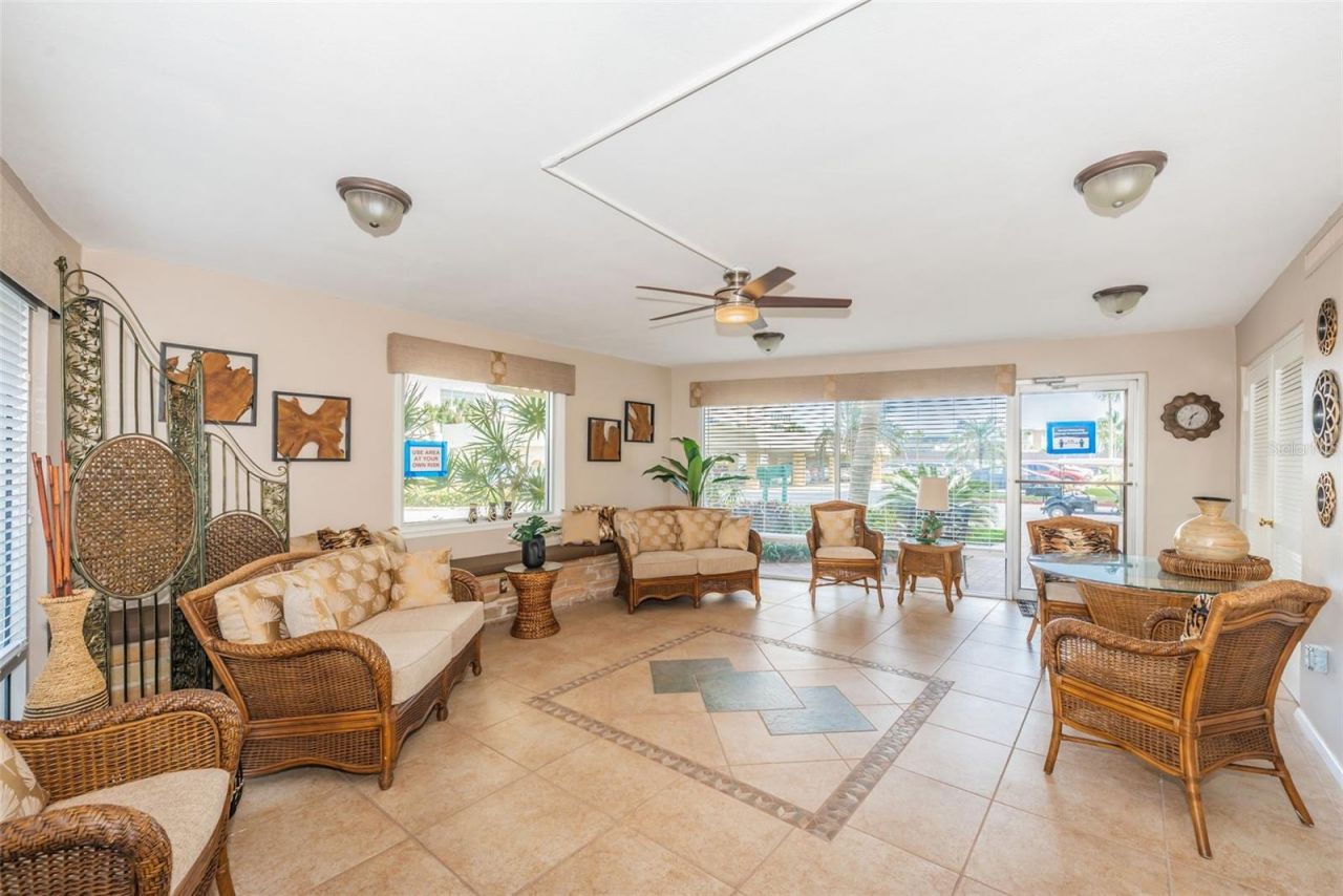 4525 Cove Circle , Unit 1207, Saint Petersburg, FL 33708 Photo