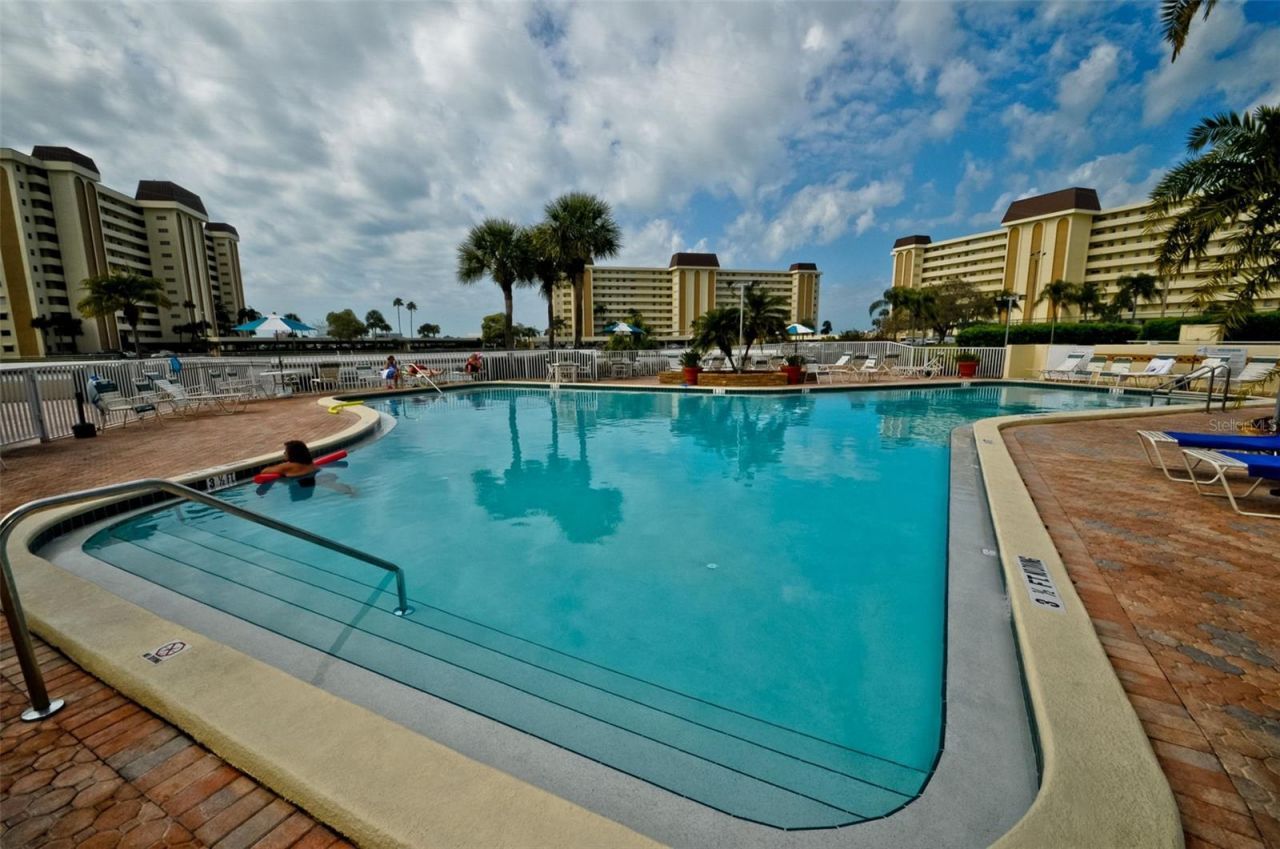 4525 Cove Circle , Unit 1207, Saint Petersburg, FL 33708 Photo