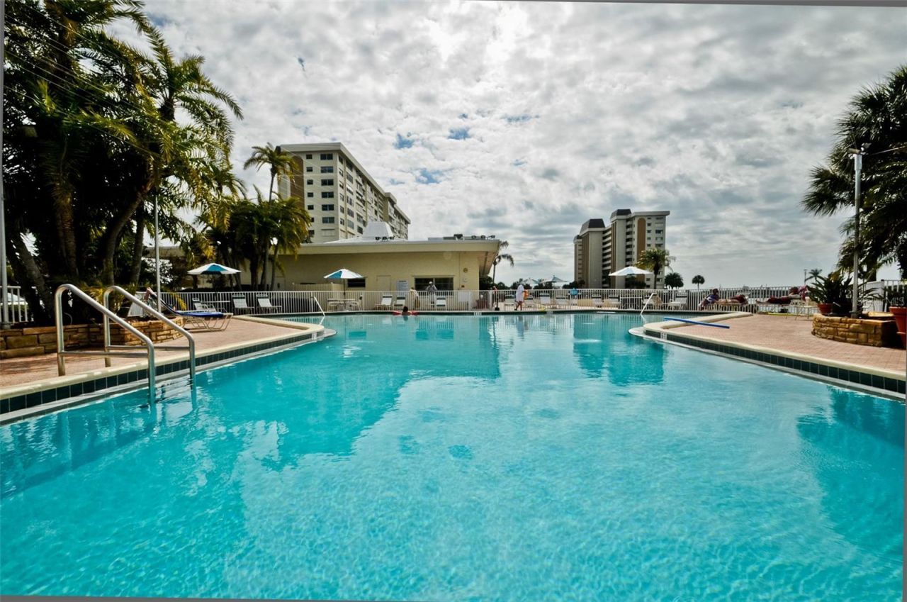 4525 Cove Circle , Unit 1207, Saint Petersburg, FL 33708 Photo