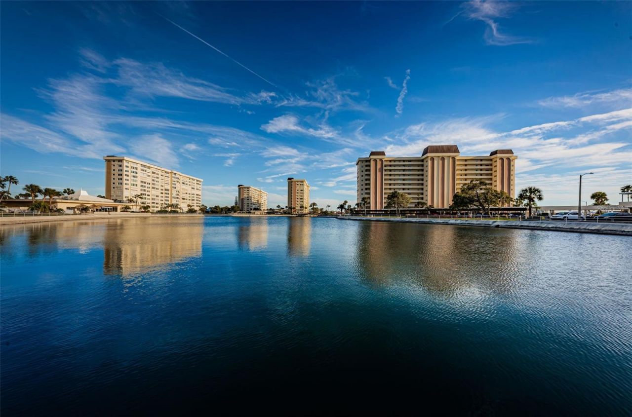4525 Cove Circle , Unit 1207, Saint Petersburg, FL 33708 Photo