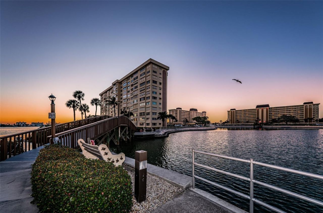 4525 Cove Circle , Unit 1207, Saint Petersburg, FL 33708 Photo