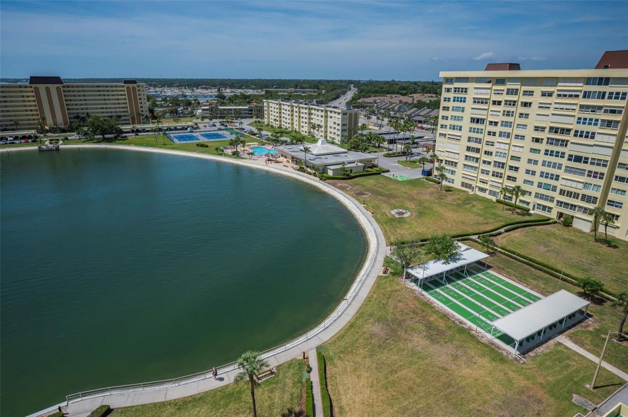 4525 Cove Circle , Unit 1207, Saint Petersburg, FL 33708 Photo
