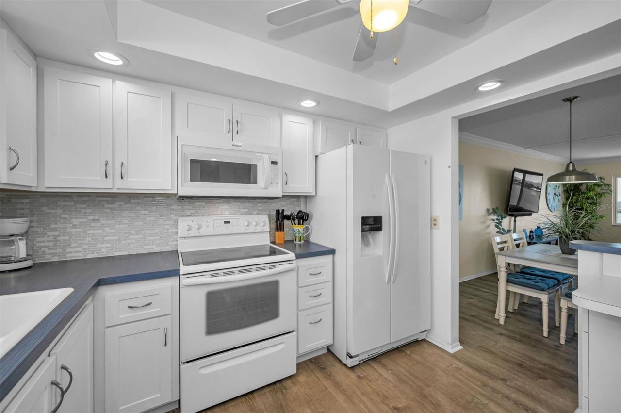 4525 Cove Circle , Unit 1207, Saint Petersburg, FL 33708 Photo