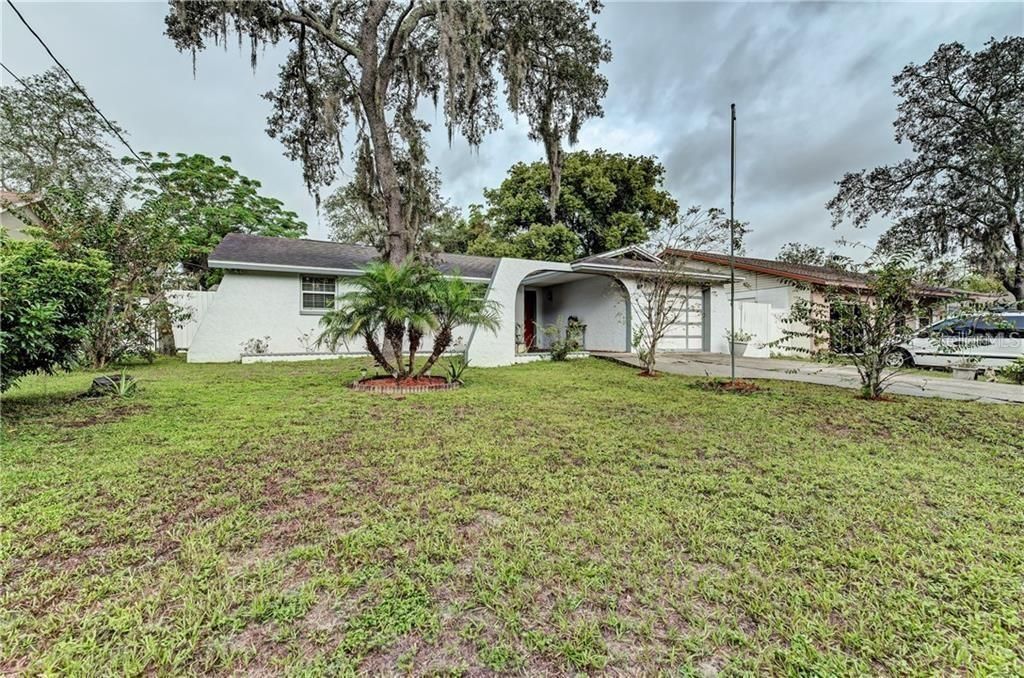 9816 N Connechusett Road , Tampa, FL 33617 Main Photo